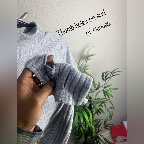 Cut-Out Crop Sweater 💕 - Picture 5 of 12